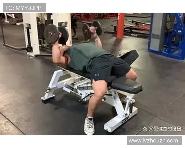 掌握哑铃平板卧推动作要领提升力量与肌肉线条的全面指南
